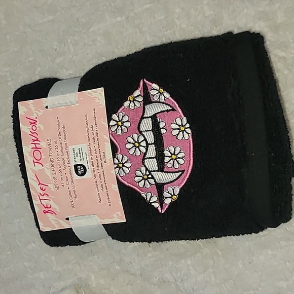 Betsey Johnson 2-Pack Hand Towels - Picture 1 of 4